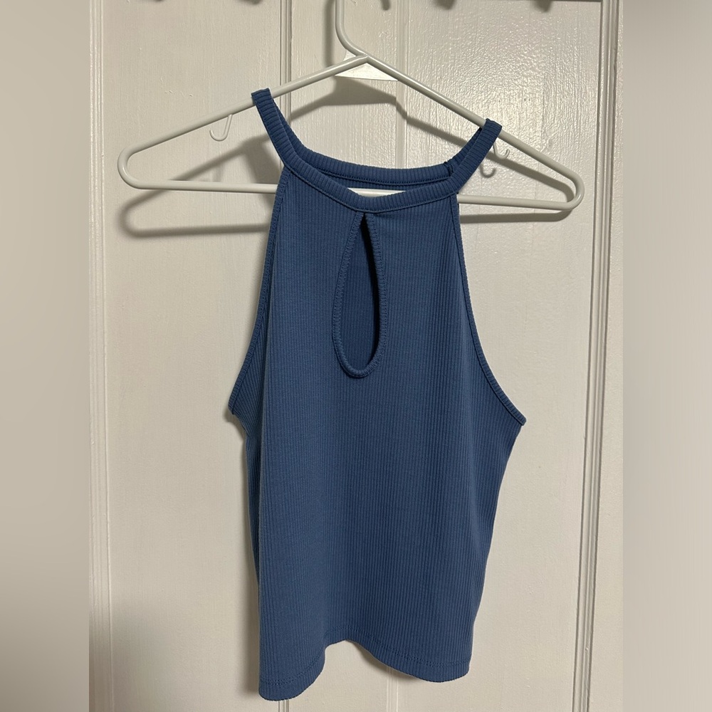 Tank with cutout